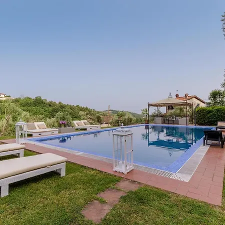 Arsina, Modern Italian Tradition. Private Pool Willa